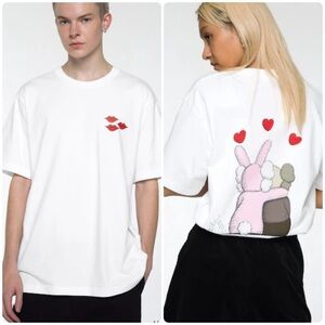 New In Bag Uniqlo KAWS Warhol UT Graphic T-Shirt Sz L Hearts Lips Unisex